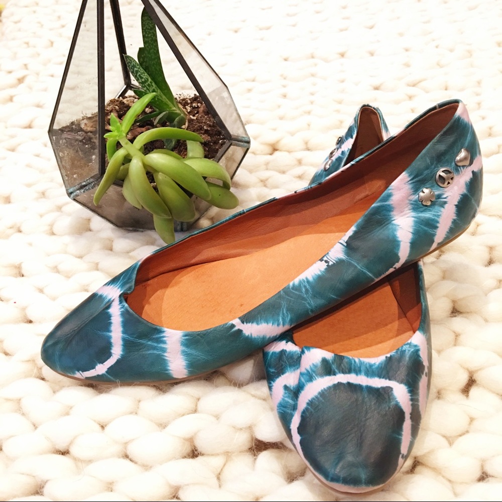 Lucky brand boho tie dye flats size 8.5